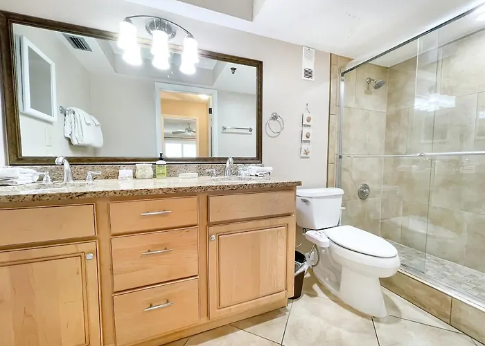 Oceanfront Seagate With Heated Pool *