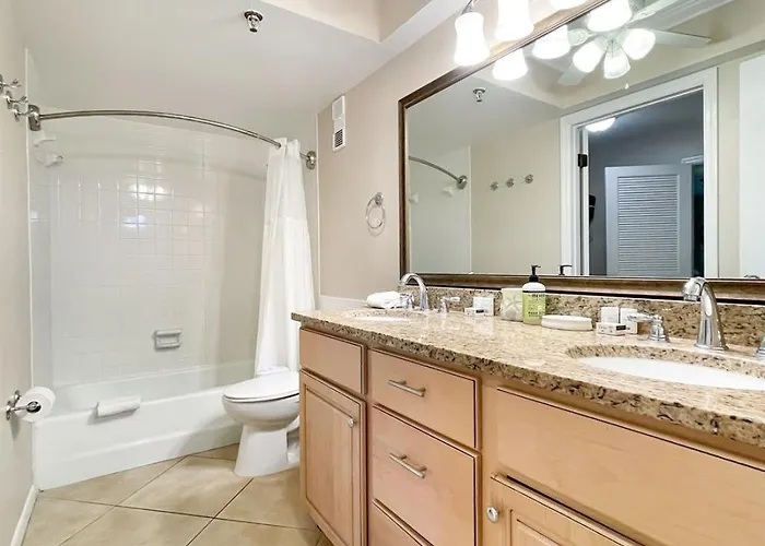 Oceanfront Seagate With Heated Pool Apartamento