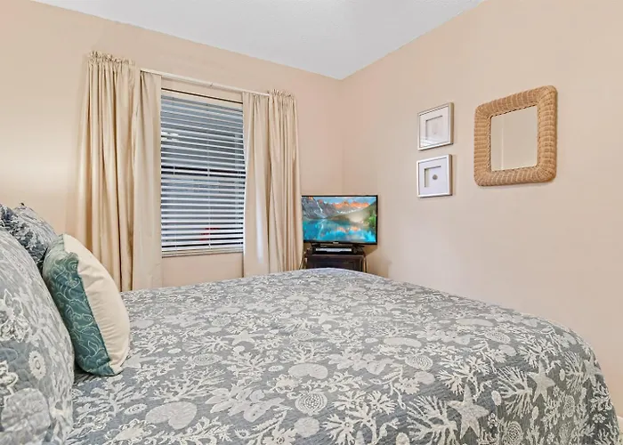 Oceanfront Seagate With Heated Pool *