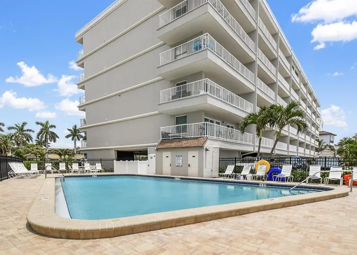 Oceanfront Seagate With Heated Pool *