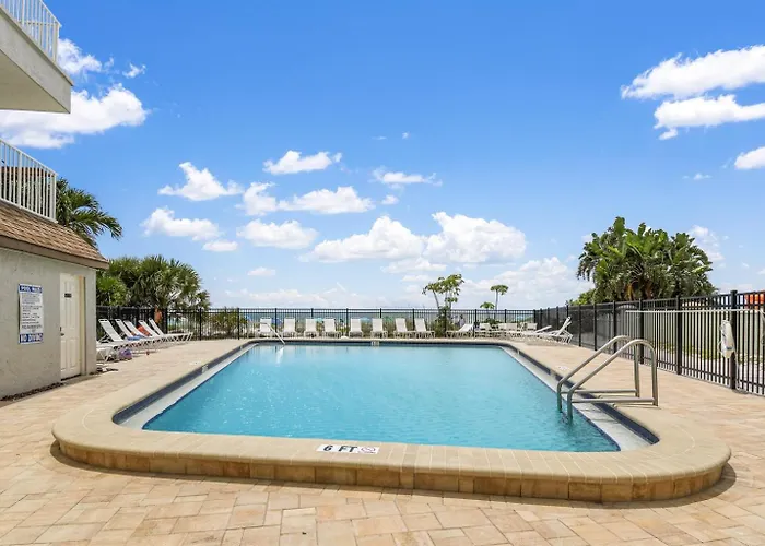 Oceanfront Seagate With Heated Pool Apartamento